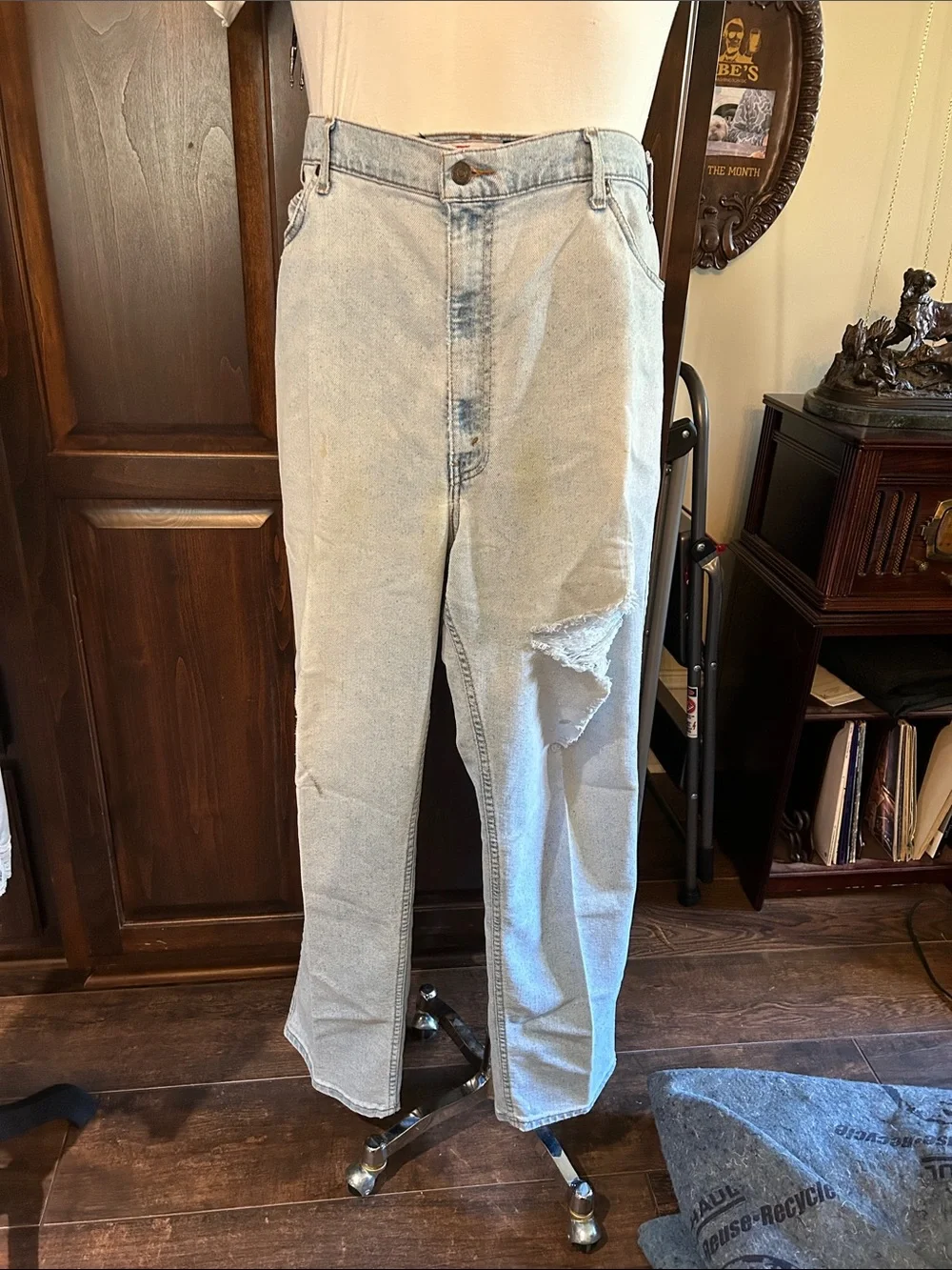 Levis Sz 42 x 32 Light Wash Flex Denim Distressed Jeans - Orange Tab
